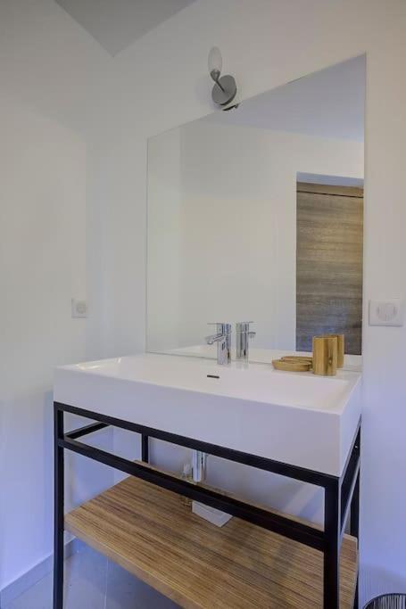 Villa Julia First วาลูริส ภายนอก รูปภาพ