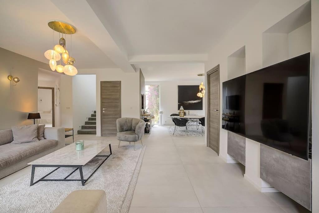 Villa Julia First วาลูริส ภายนอก รูปภาพ
