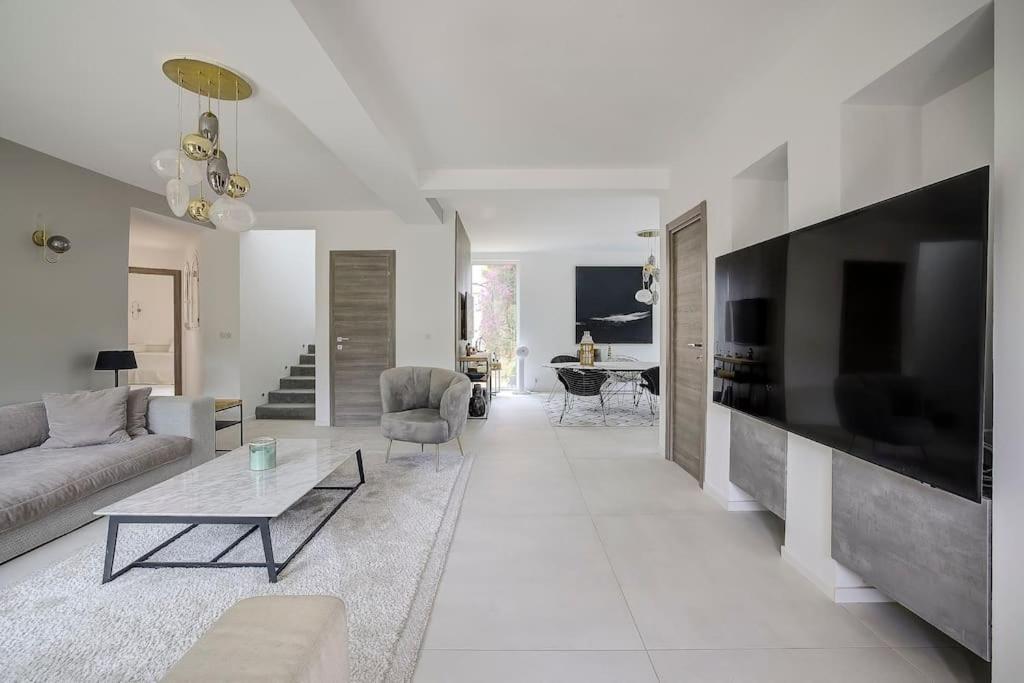 Villa Julia First วาลูริส ภายนอก รูปภาพ