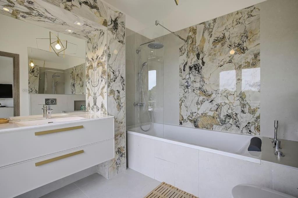Villa Julia First วาลูริส ภายนอก รูปภาพ