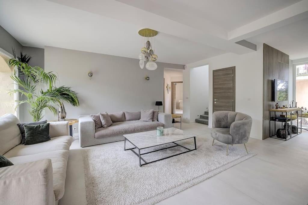 Villa Julia First วาลูริส ภายนอก รูปภาพ
