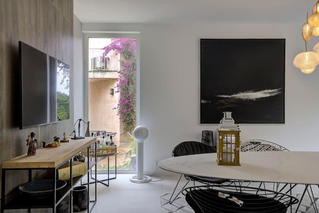 Villa Julia First วาลูริส ภายนอก รูปภาพ