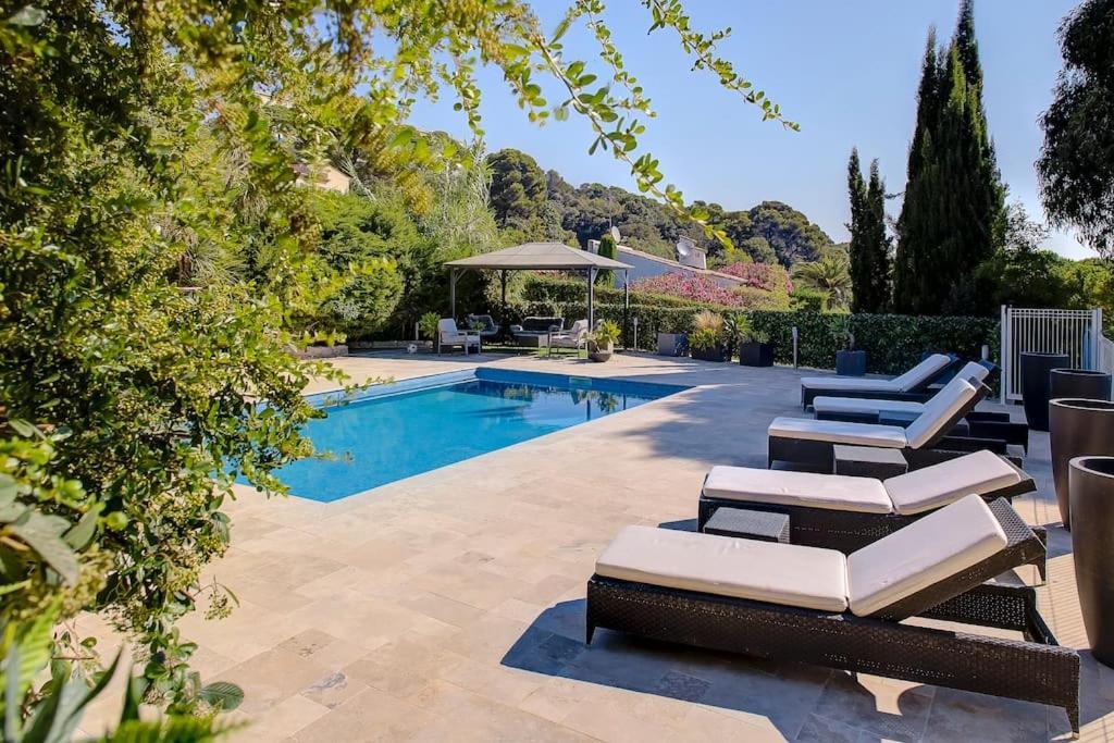 Villa Julia First วาลูริส ภายนอก รูปภาพ